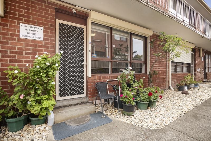 4/74 King William Street, Reservoir