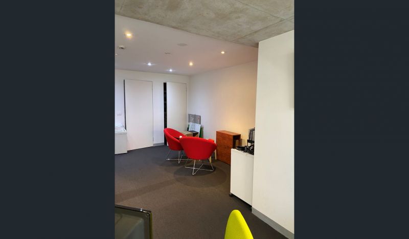 Street Frontage Office/Retail in sought after trendy Collingwood
