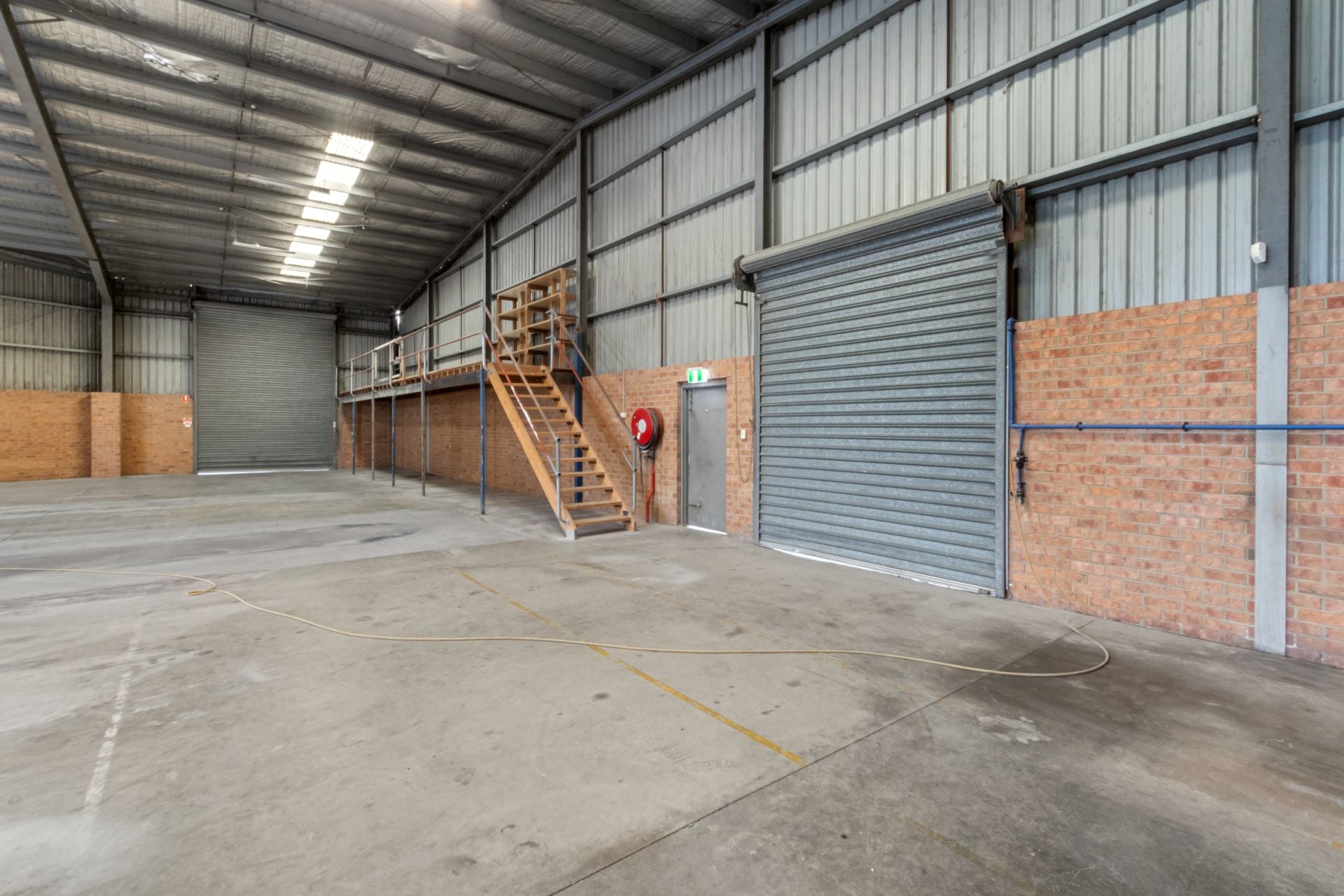 WAREHOUSE with HARDSTAND