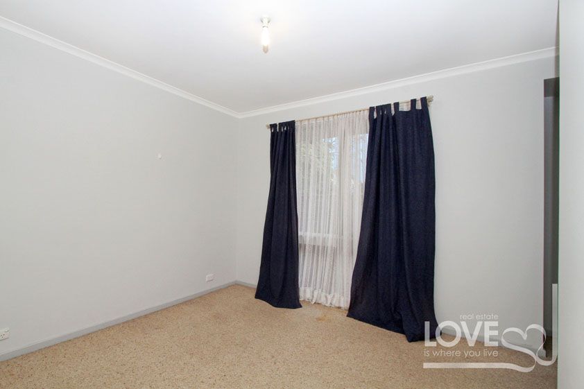 IDEALLY LOCATED TO ALL AMENITIES ! ! !