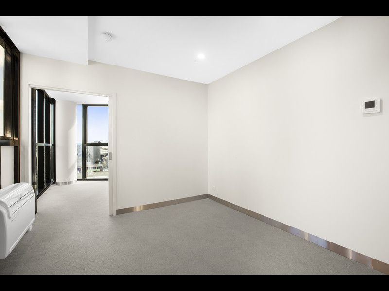 702/33 Clarke Street, Southbank - Thumbnail 7