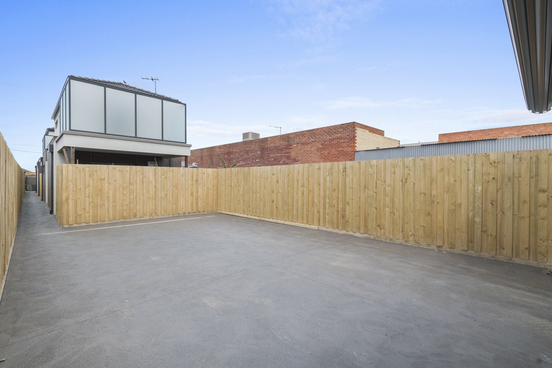 BRAND NEW TOWNHOUSE IN PRIME LOCATION