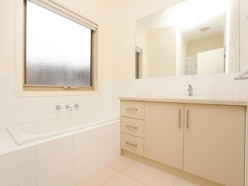 7/30 Cranwell Square, Caroline Springs - Thumbnail 6