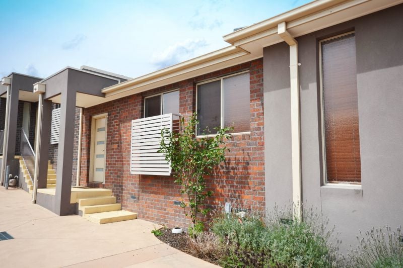 2/58 Purinuan Road, Reservoir