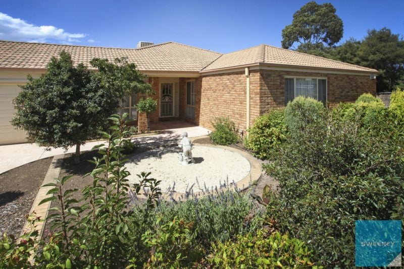 20 Blenheim Way, Caroline Springs - Thumbnail 2