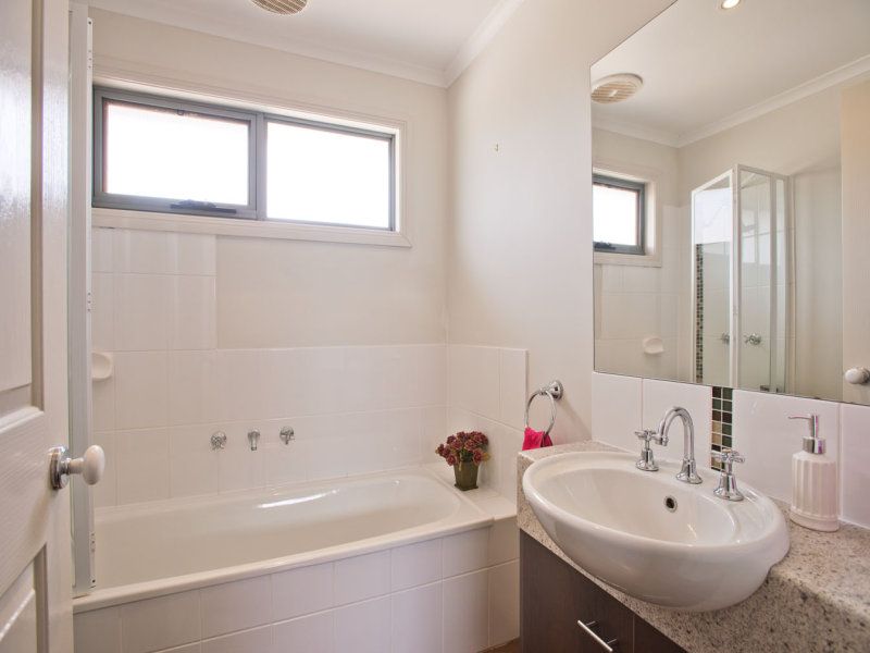 1/10-12 Ross Street, Bacchus Marsh - Thumbnail 6