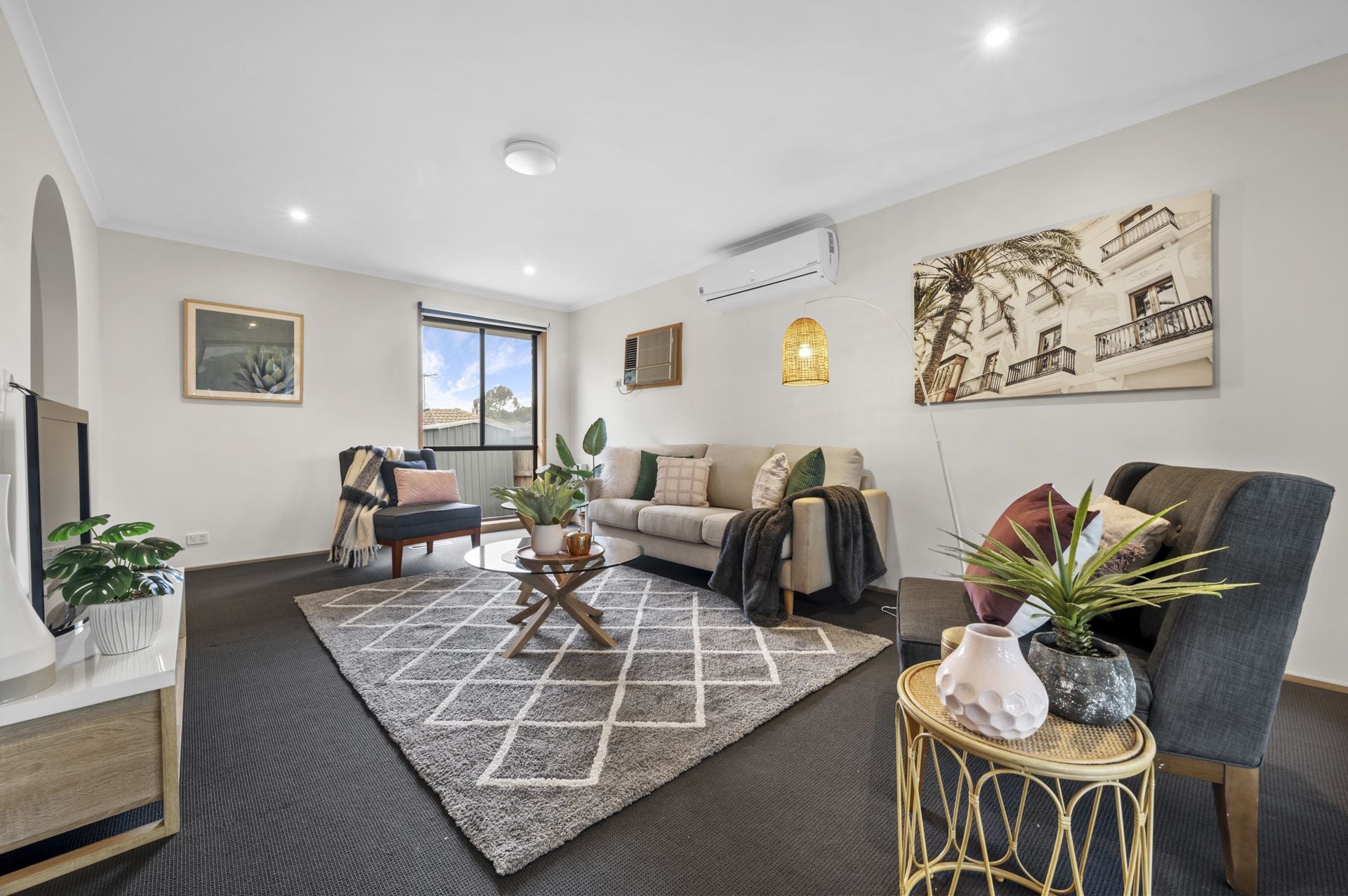 DUAL LIVING -  4 BEDROOMS, 2 BATHROOMS FAMILY HOME
