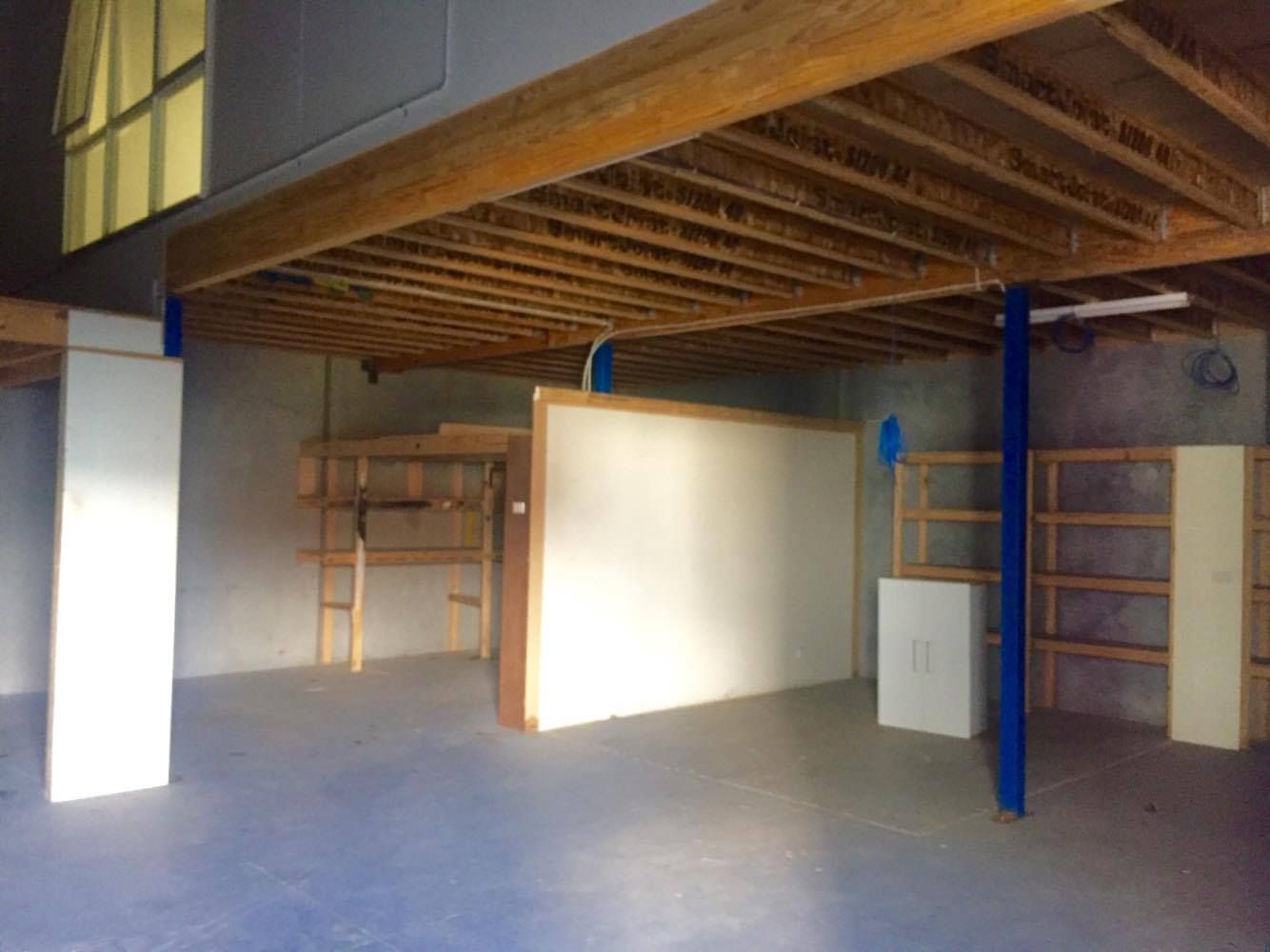 EXTRA HIGH CLEARANCE OFFICE/WAREHOUSE