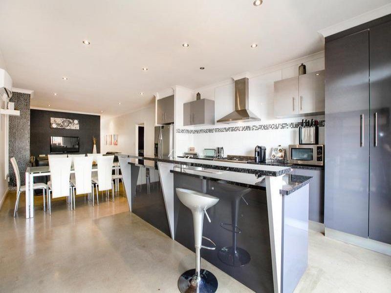 7 Edgbaston Parade, Caroline Springs - Thumbnail 4