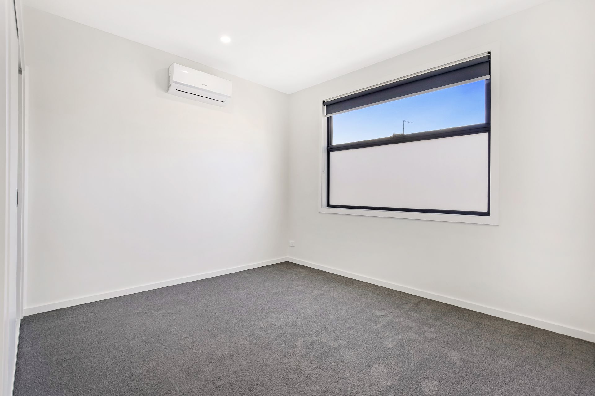 A Stunning Luxury townhouse in one of the Melbourne's prime locations! Ready for Lease !