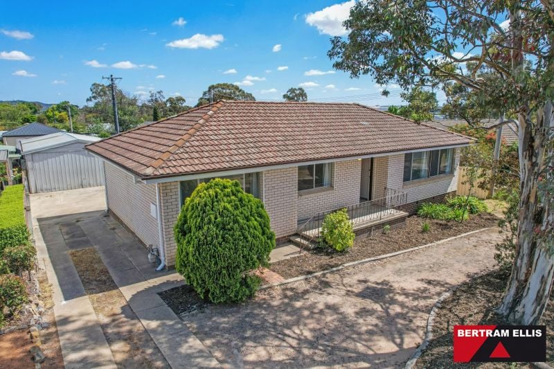 149 Kalgoorlie Crescent, Fisher - Thumbnail 2