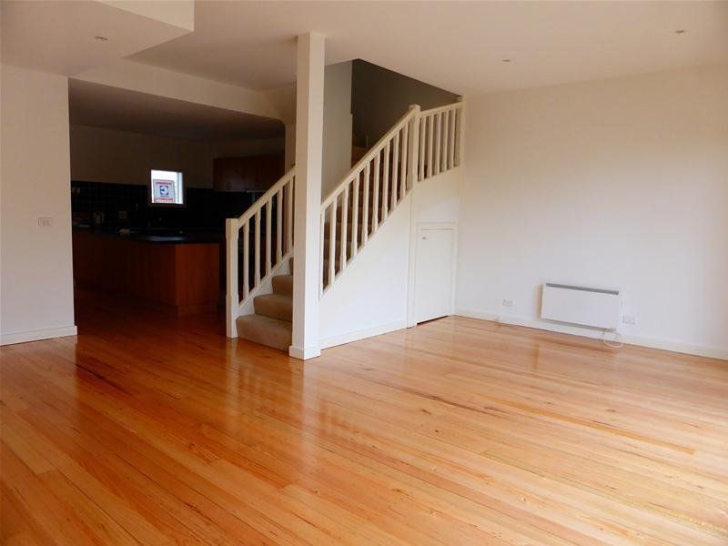 Fantastic Townhouse in a Fantastic Location!
