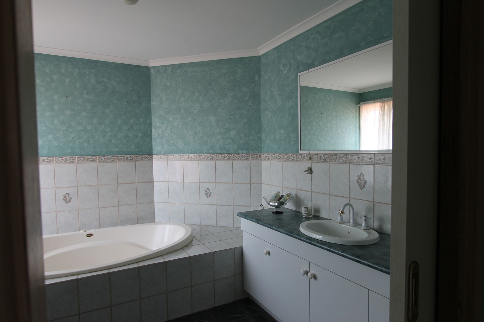 Lovely Family Home With Heated Swimming Pool