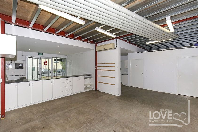 MODERN VERSATILE WAREHOUSE