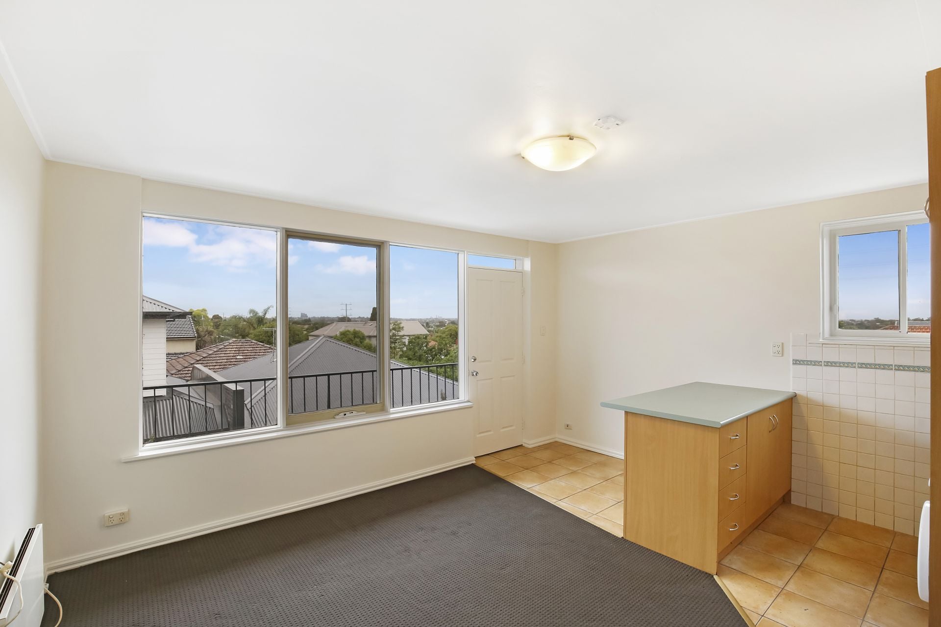 Cosy & Secure, One Bedroom Apartment in Prime Location