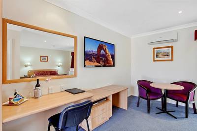 MOTEL FREEHOLD INVESTMENT – BEAUTIFULLY PRESENTED PREMIUM MOTEL IN STRONG MOTEL TOWN