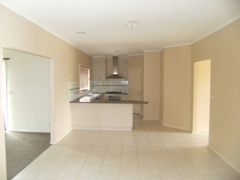 29 Studley Parkway, Caroline Springs - Thumbnail 6