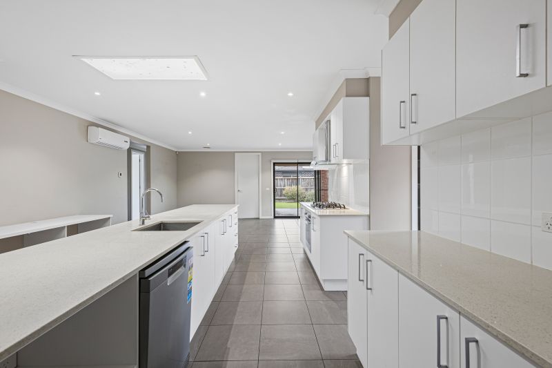 32 Knight Avenue, Point Cook