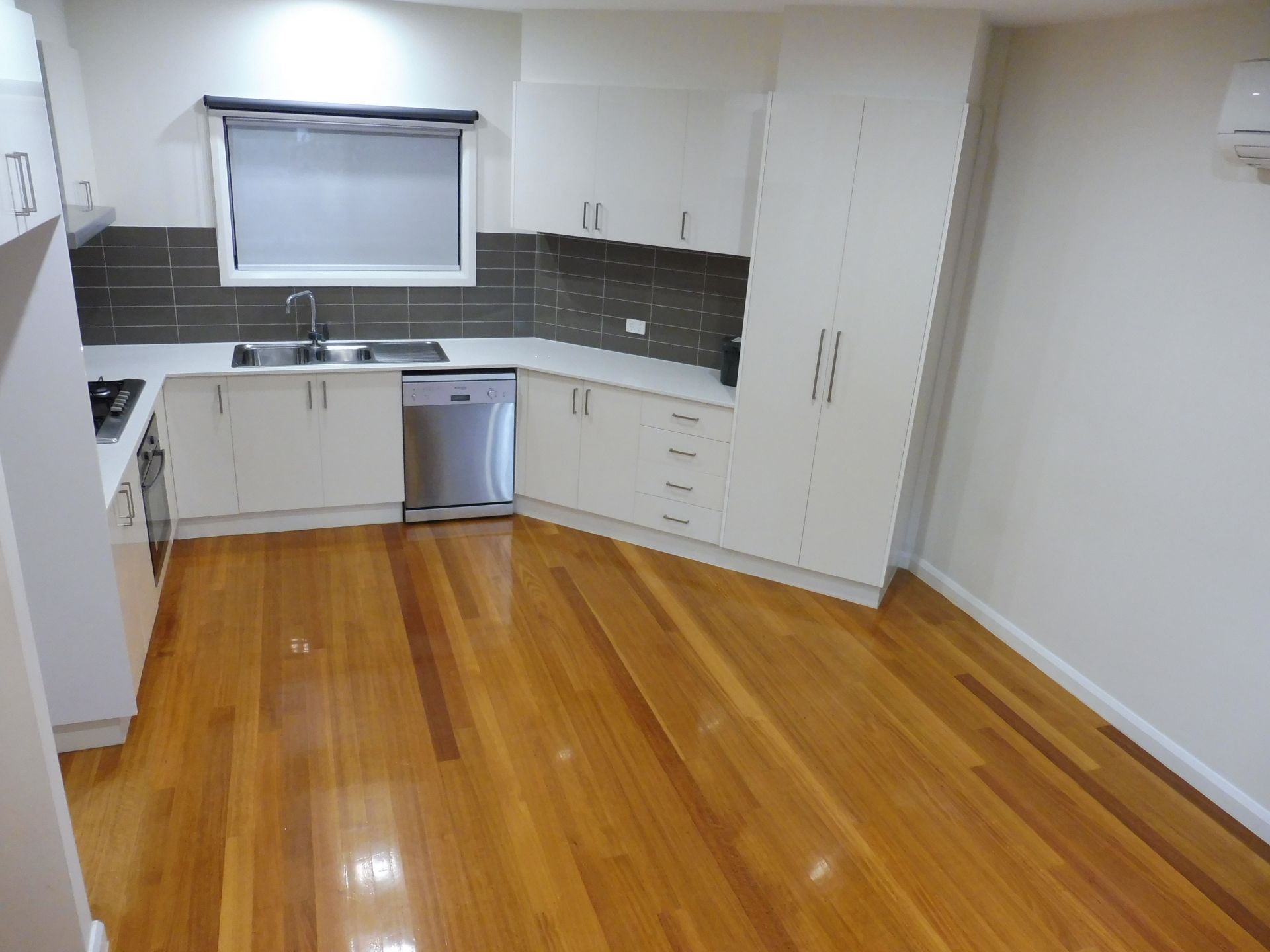AS NEW 3 BEDROOM TOWNHOUSE