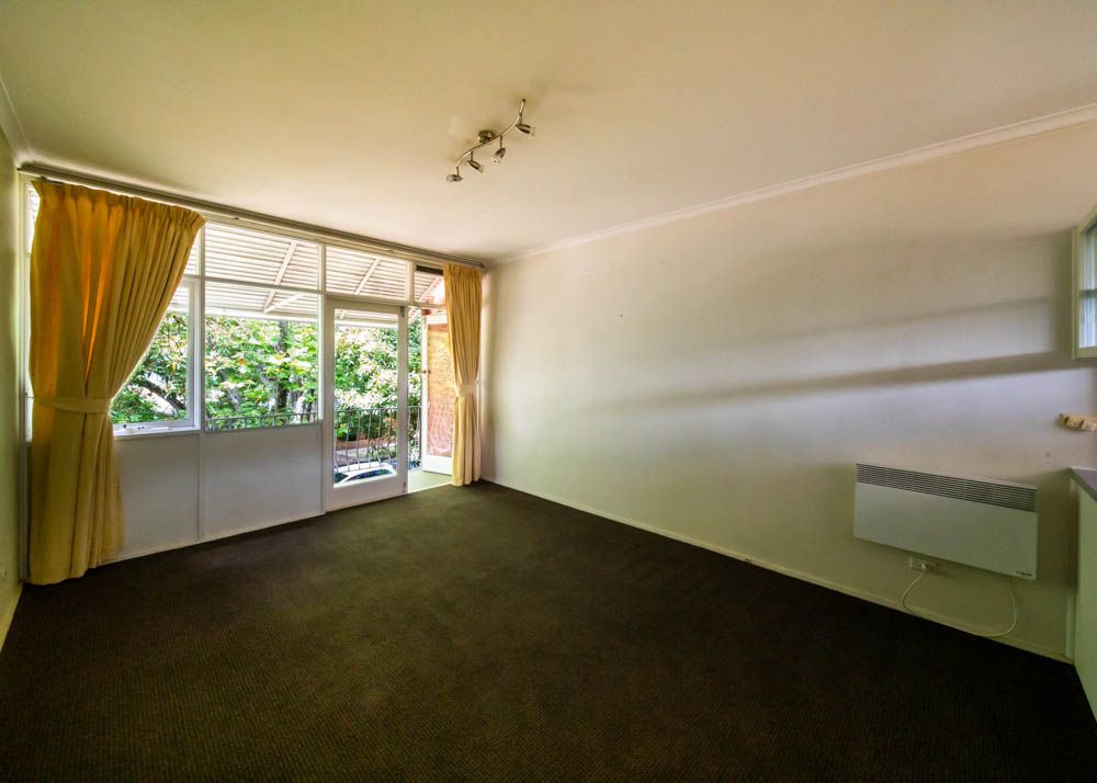 ** Drop in Price ** Ground level 1 bedroom in the heart of Ivanhoe