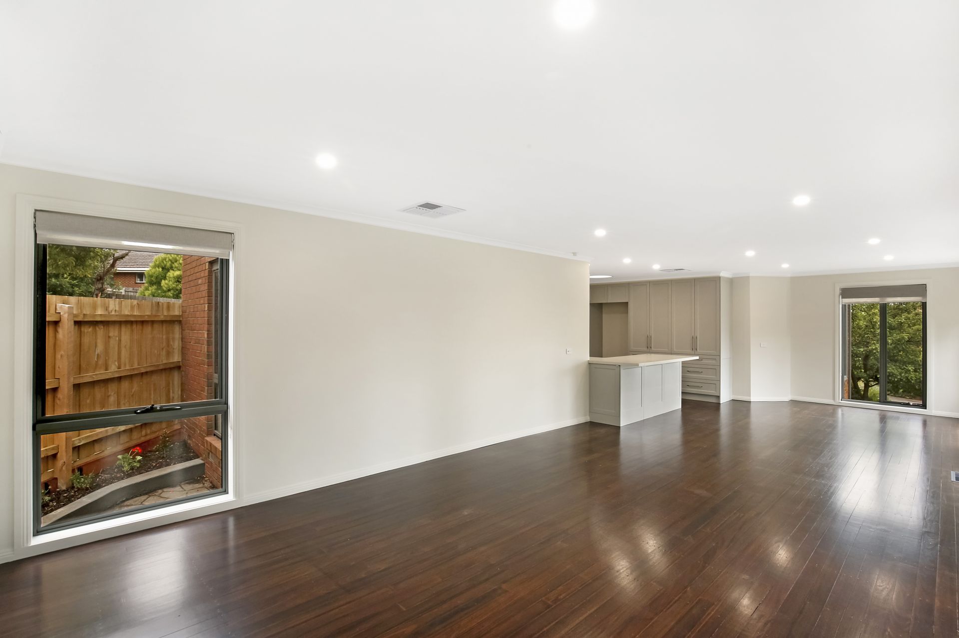**APPLICATION APPROVED - 11/01/2022**Executive Family Luxury Living in Ivanhoe**