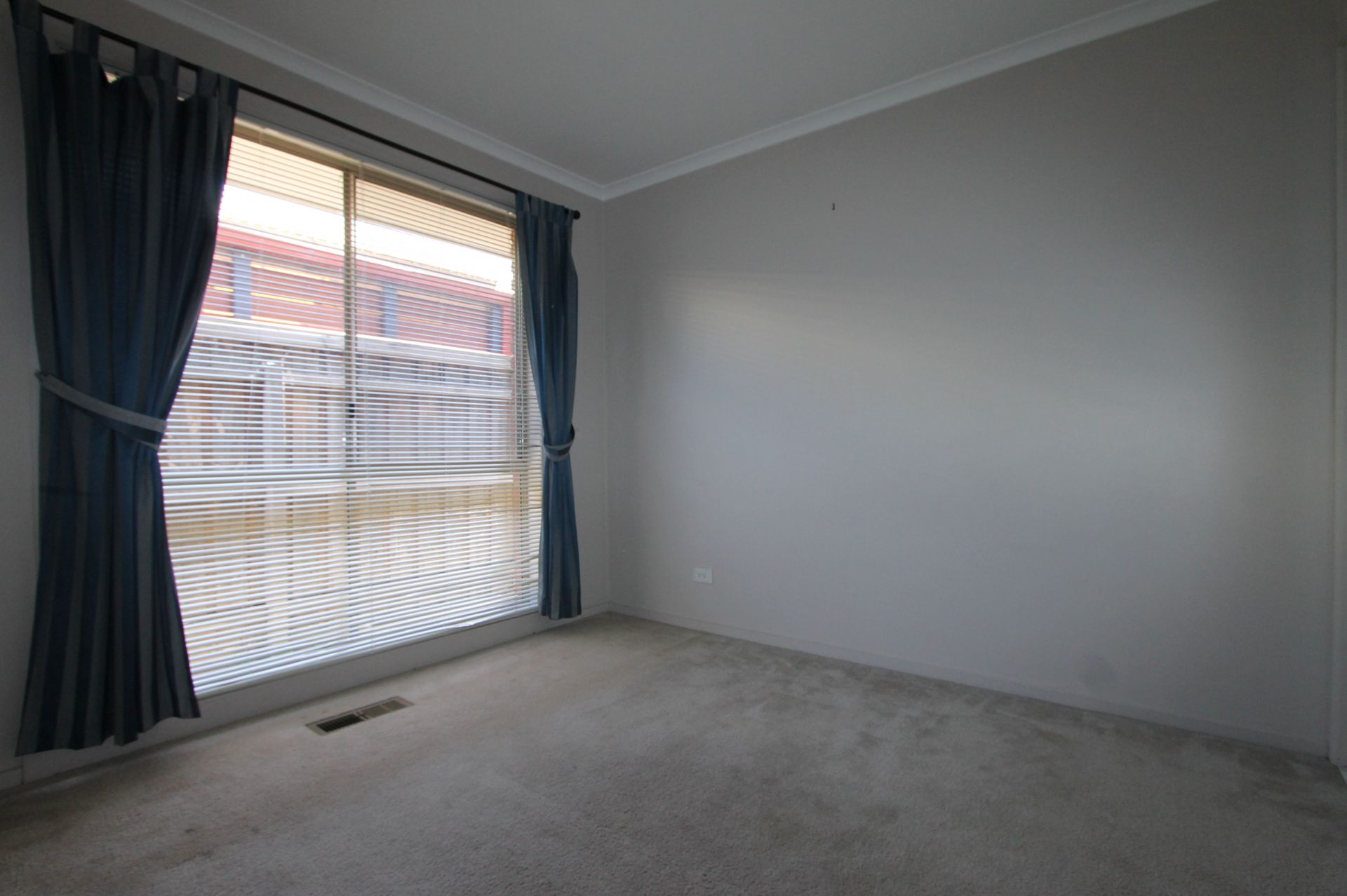 WARM & INVITING FAMILY HOME !!!