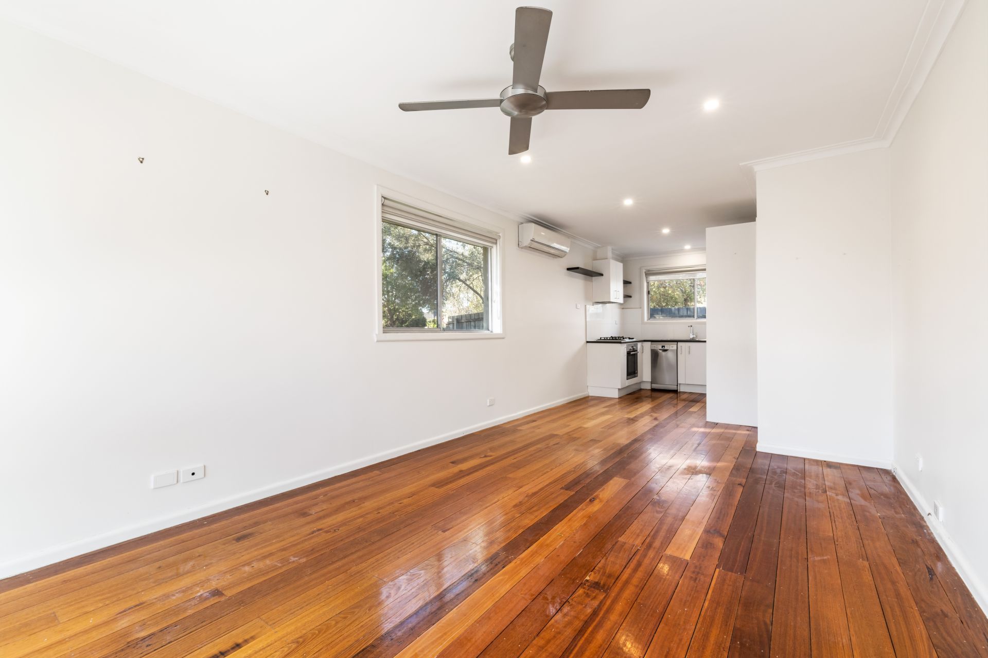 Stylish Unit with Expansive Courtyard Retreat