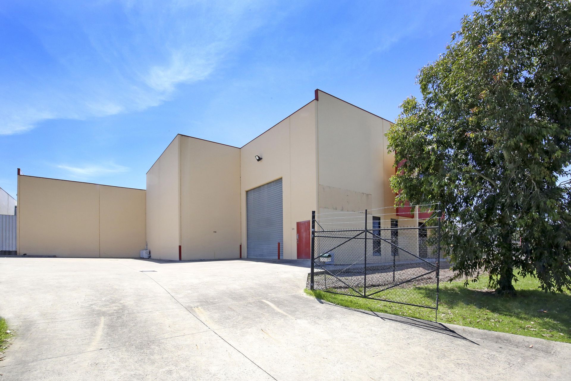 GREAT SIZED FACTORY IN PRIME INDUSTRIAL ESTATE
