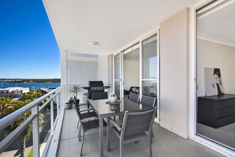 402/3 Palm Avenue, Breakfast Point
