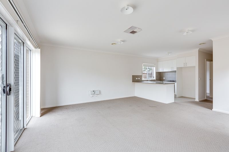4/11-15 Silverdale Drive, Bacchus Marsh - Thumbnail 3