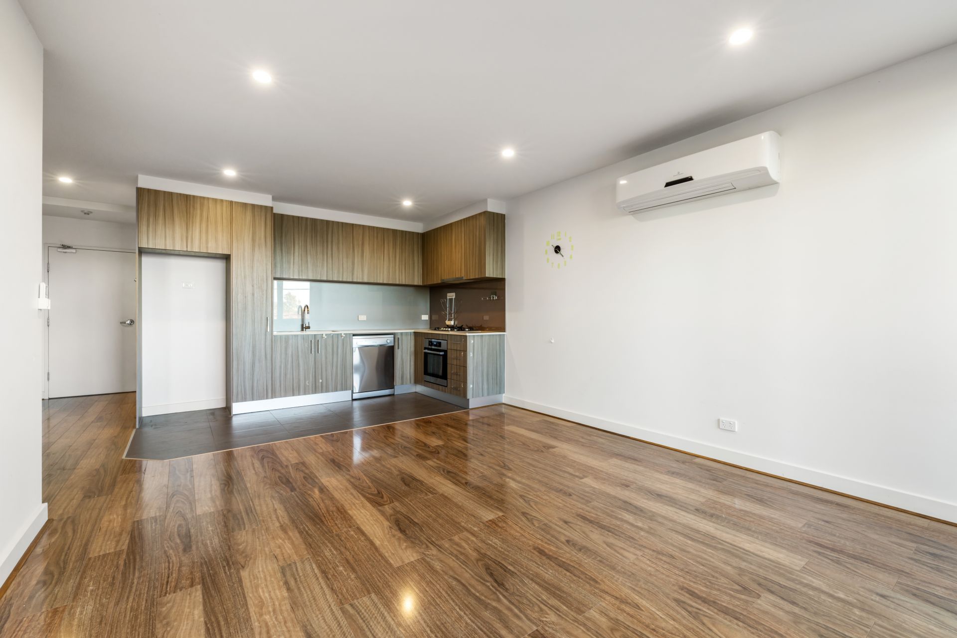 Modern Living in Magnificent Location