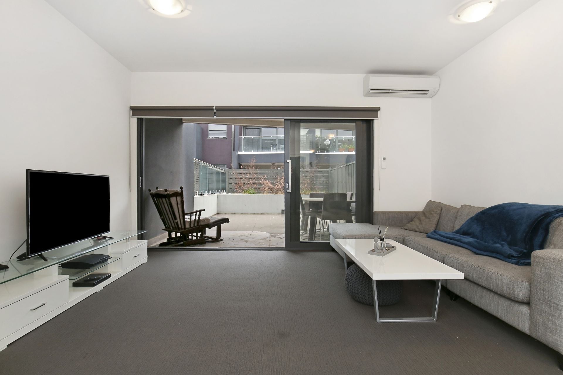 STYLISH, SPACIOUS AND WITH A TERRIFIC TERRACE