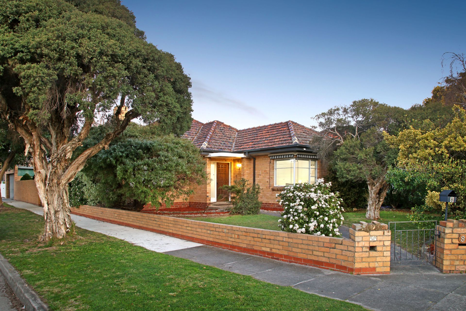 8 Young Street, Oakleigh OBrien Real Estate