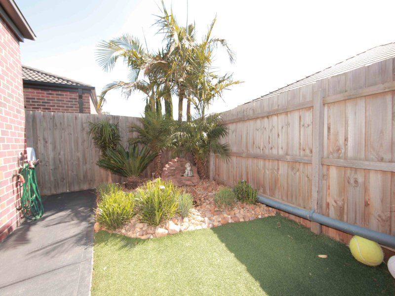 27 Carinya Crescent SOUTH MORANG, South Morang - Thumbnail 2