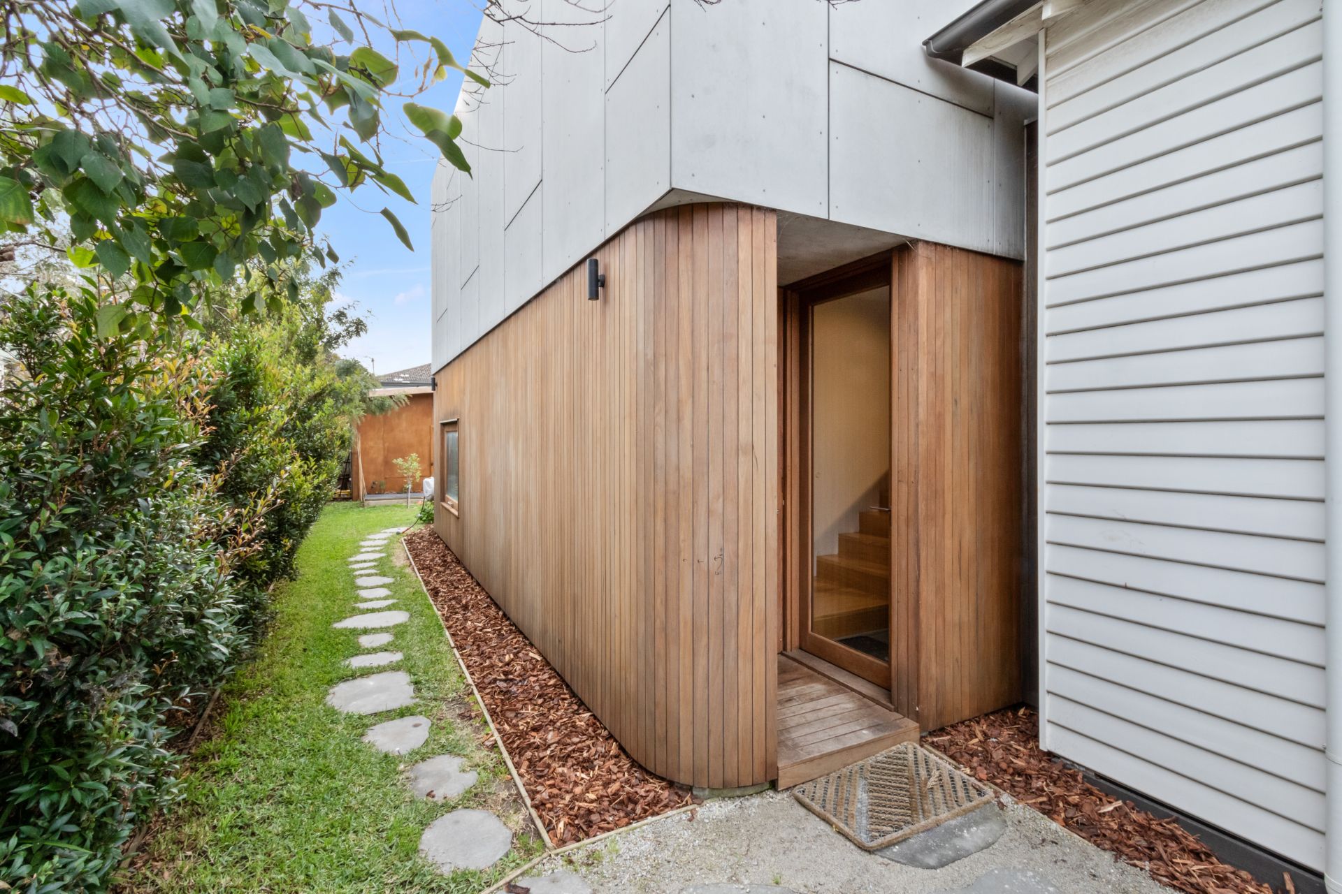 EXEMPLARY FAMILY HAVEN EPITOMISING CONTEMPORARY CLASS