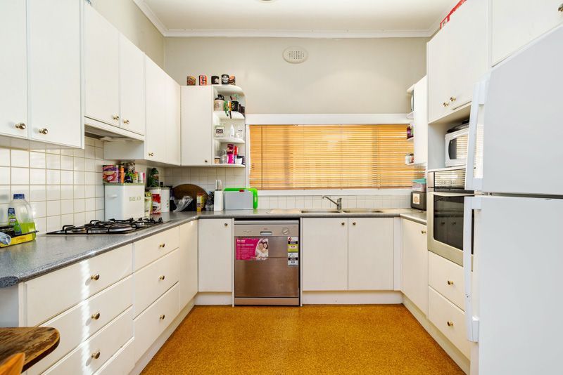13 Hughes Street, Yarraville - Thumbnail 5