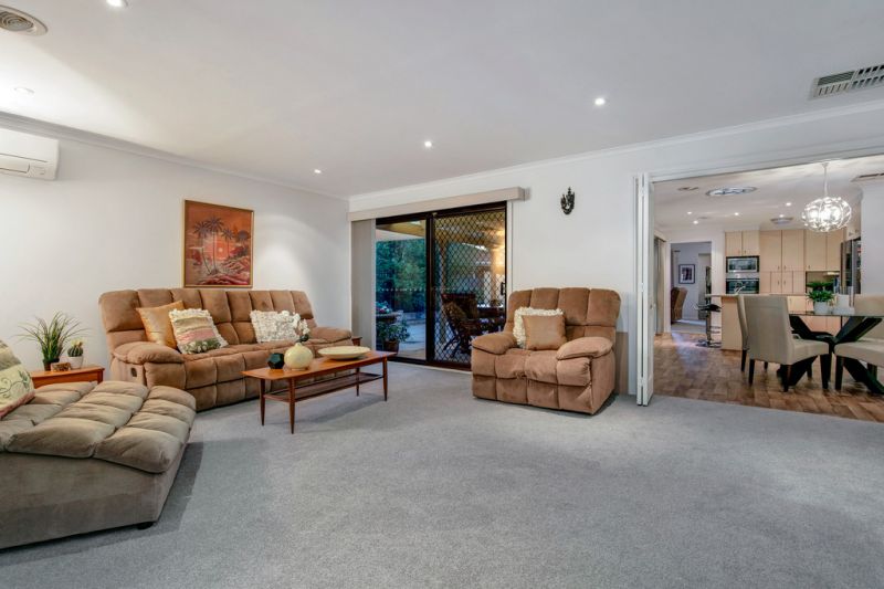 8 Armiston Grove, Altona Meadows - Thumbnail 4