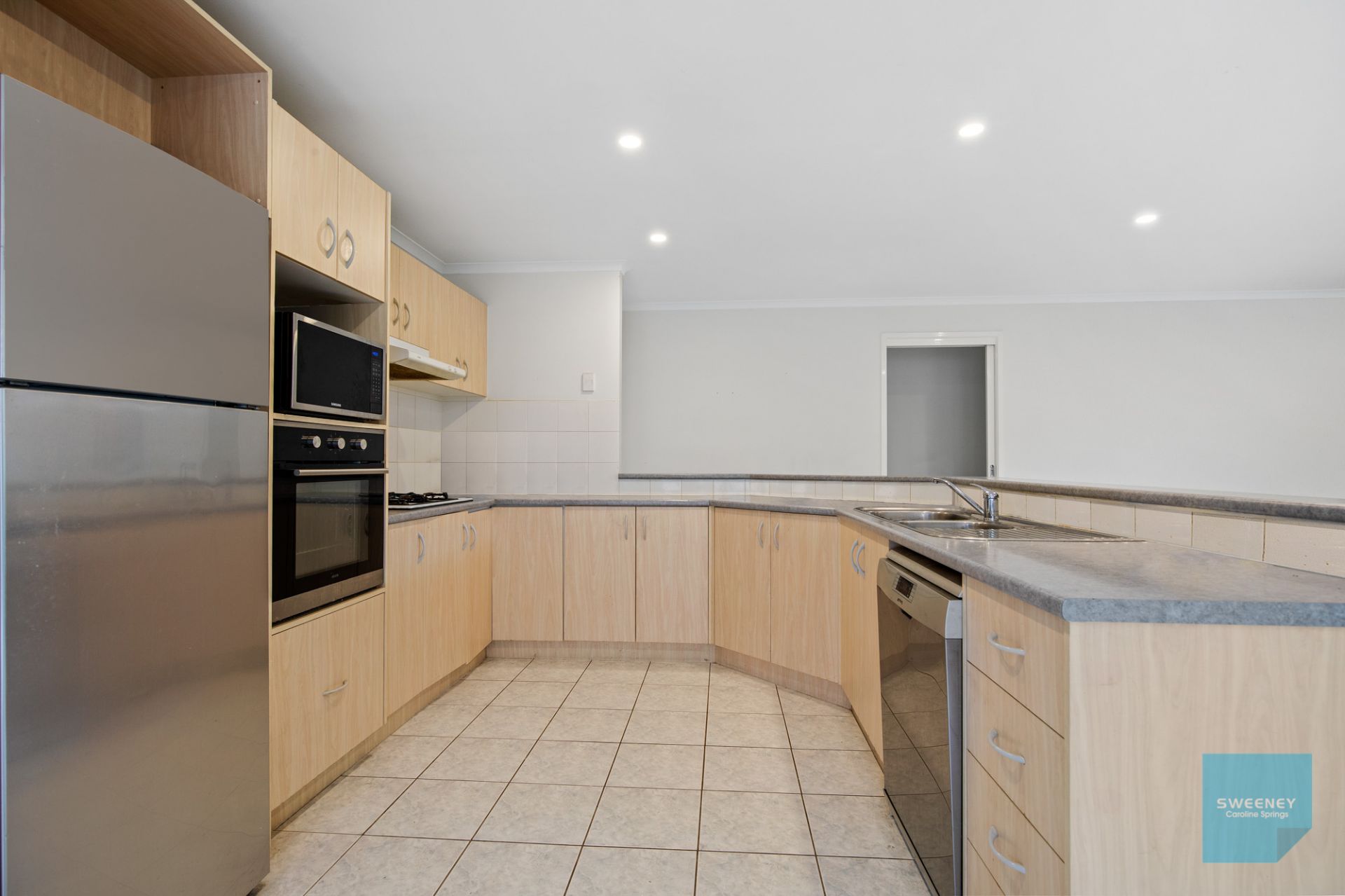 19 Claretown Avenue, Caroline Springs - Thumbnail 7