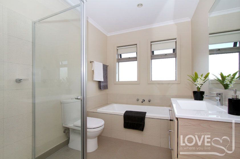 Huge Townhouse In A Location Meeting All Your Needs