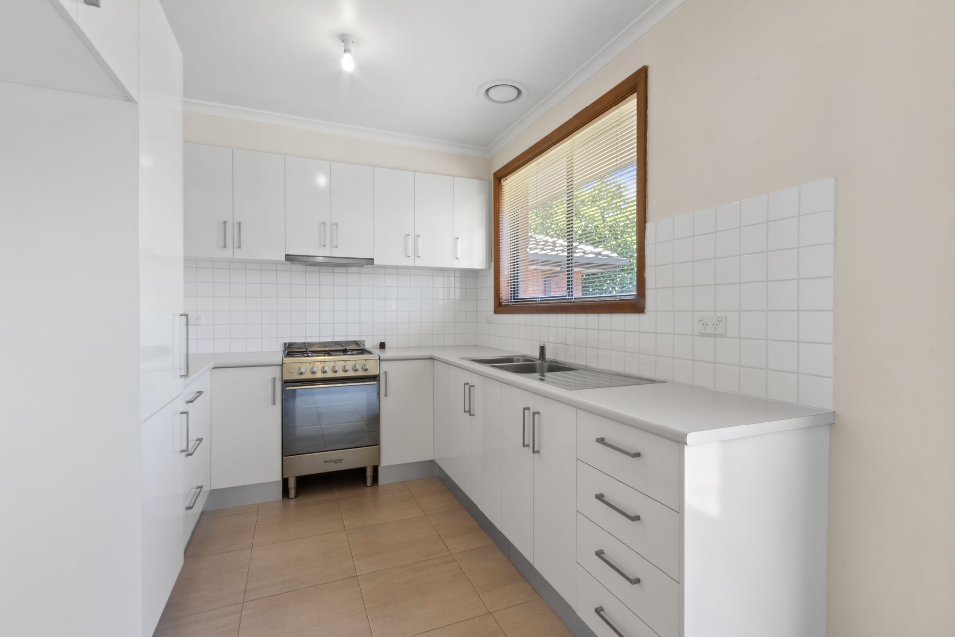 Immaculate unit in ideal locale