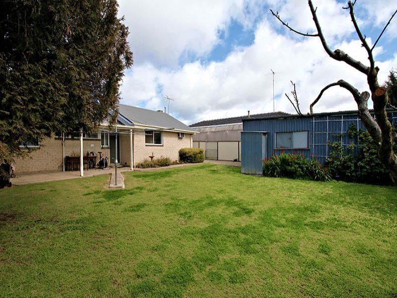 19 Ravenslea Crescent, Deer Park - Thumbnail 5
