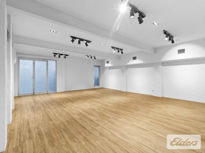 UNIQUE FREESTANDING OFFICE/SHOWROOM!