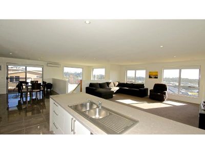 9 McCall Terrace, STONY RISE, Stony Rise - Thumbnail 3