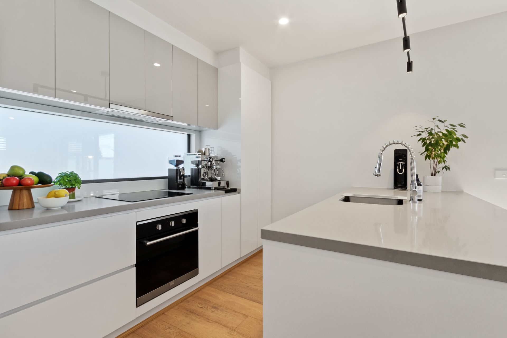 Stylish 2-Bedroom Townhouse in Prime Reservoir Location