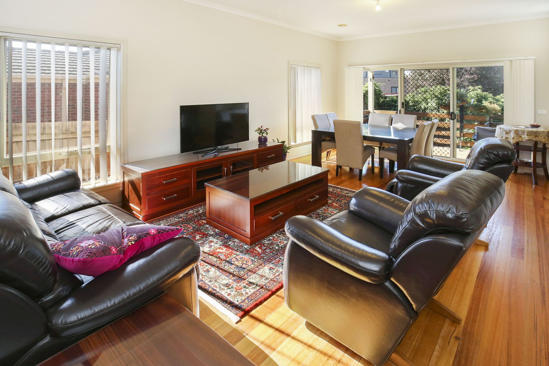 Modern Unit, Great Location, Minutes to all...