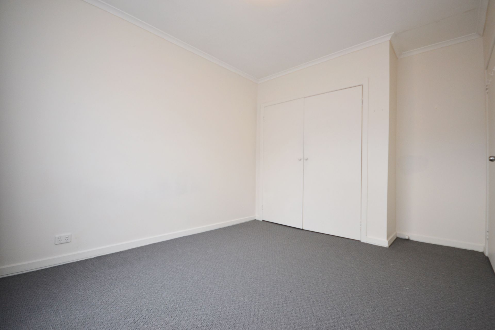 EXTRA LARGE UNIT WITH DOUBLE GARAGE