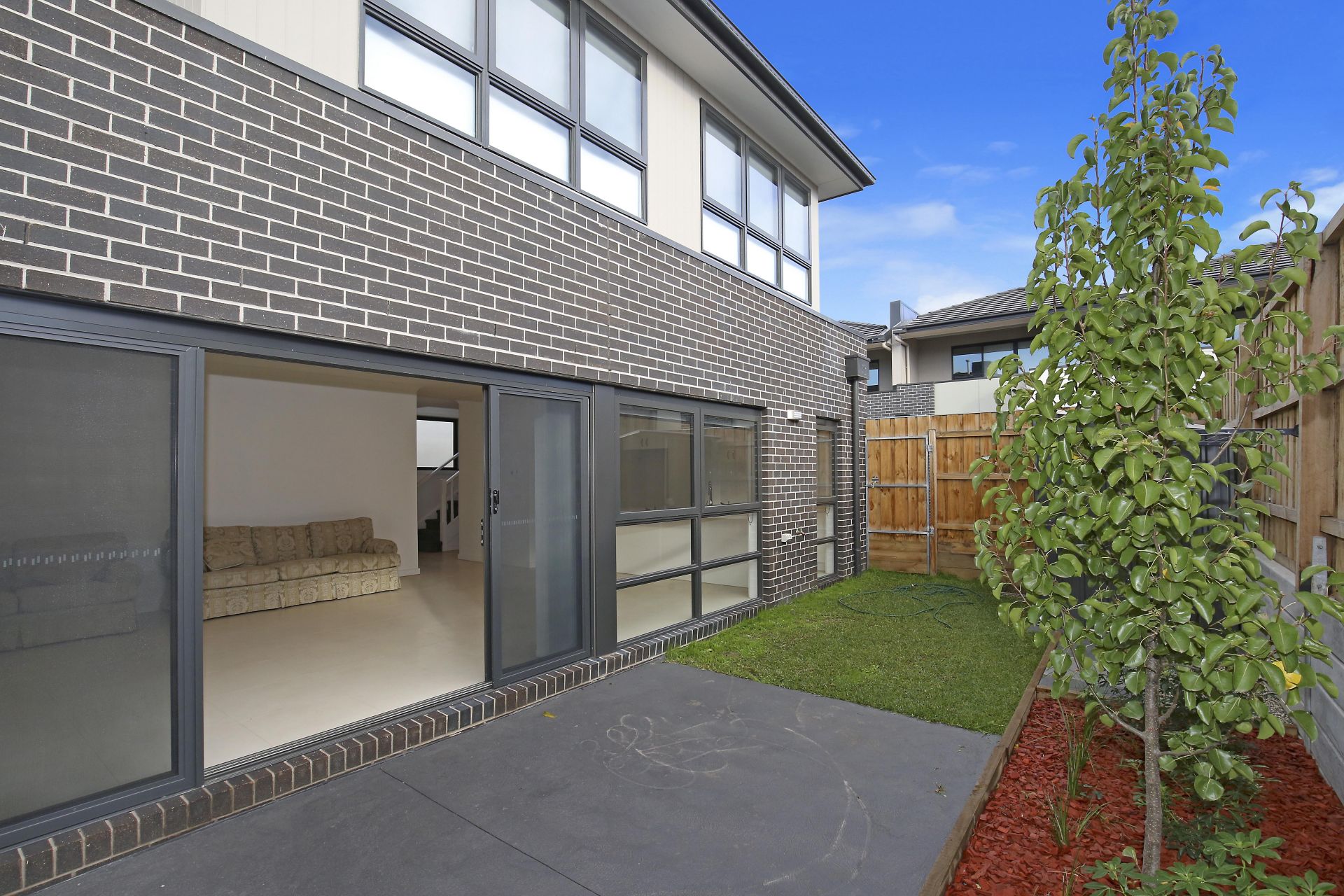 MODERN TOWNHOUSE