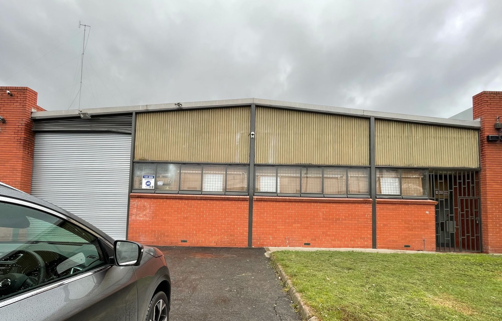 EXCELLANTLY RENOVATED 450SQM WAREHOUSE