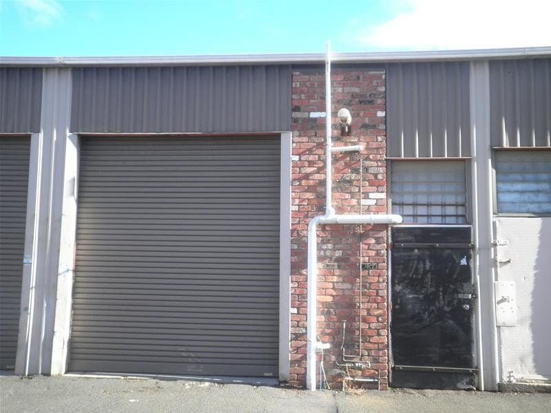 IDEAL FOR TRADES PEOPLE/HOBBYISTS/STORAGE