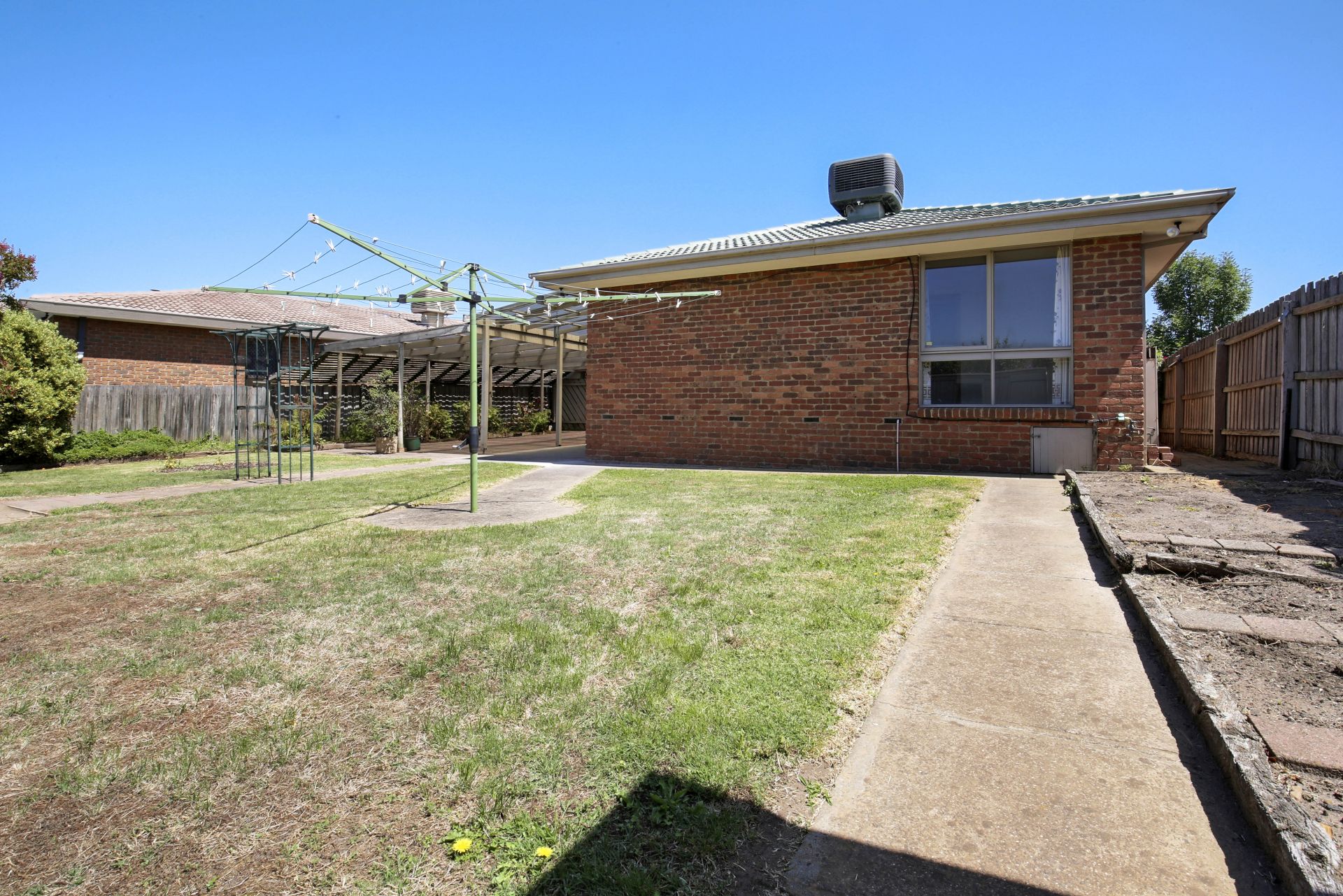 BEAUTIFUL FAMILY HOME!